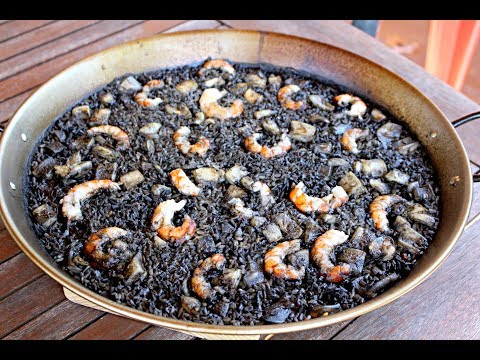Delicioso arroz negro con calamares: ¡una explosión de sabores!