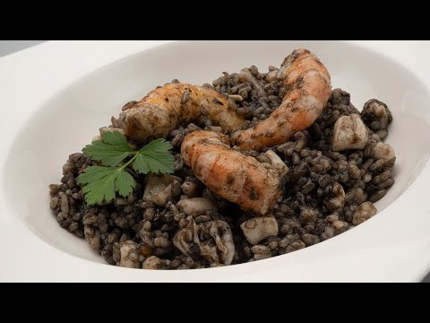 Delicioso arroz negro con langostinos: Una receta exquisita